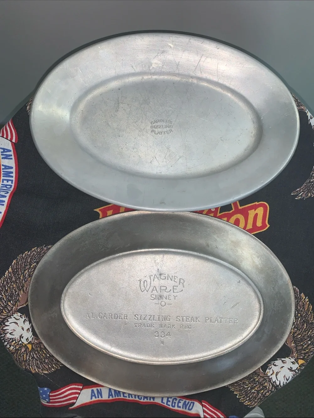 WOWOW - Wagner Ware 2 Carder's Sizzling Steak Platters + 8 new Knives = 10 pcs